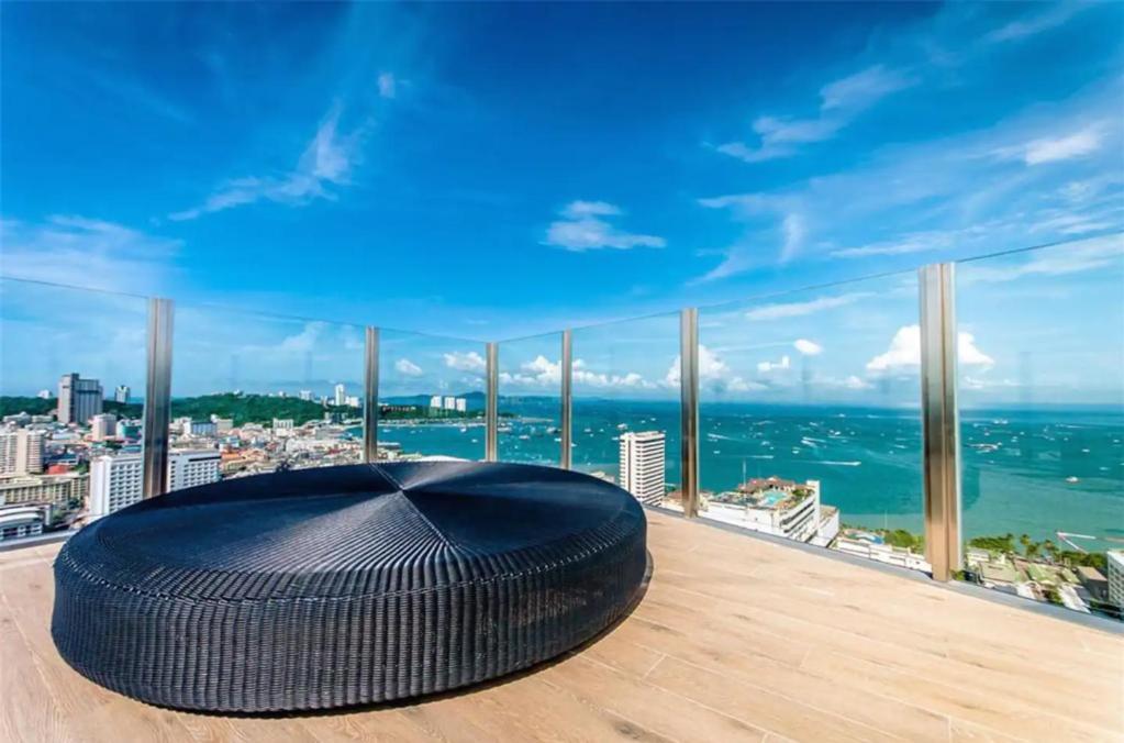 Central Pattaya - Sea View Large Balcony Condo With Infinity Pool Luaran gambar